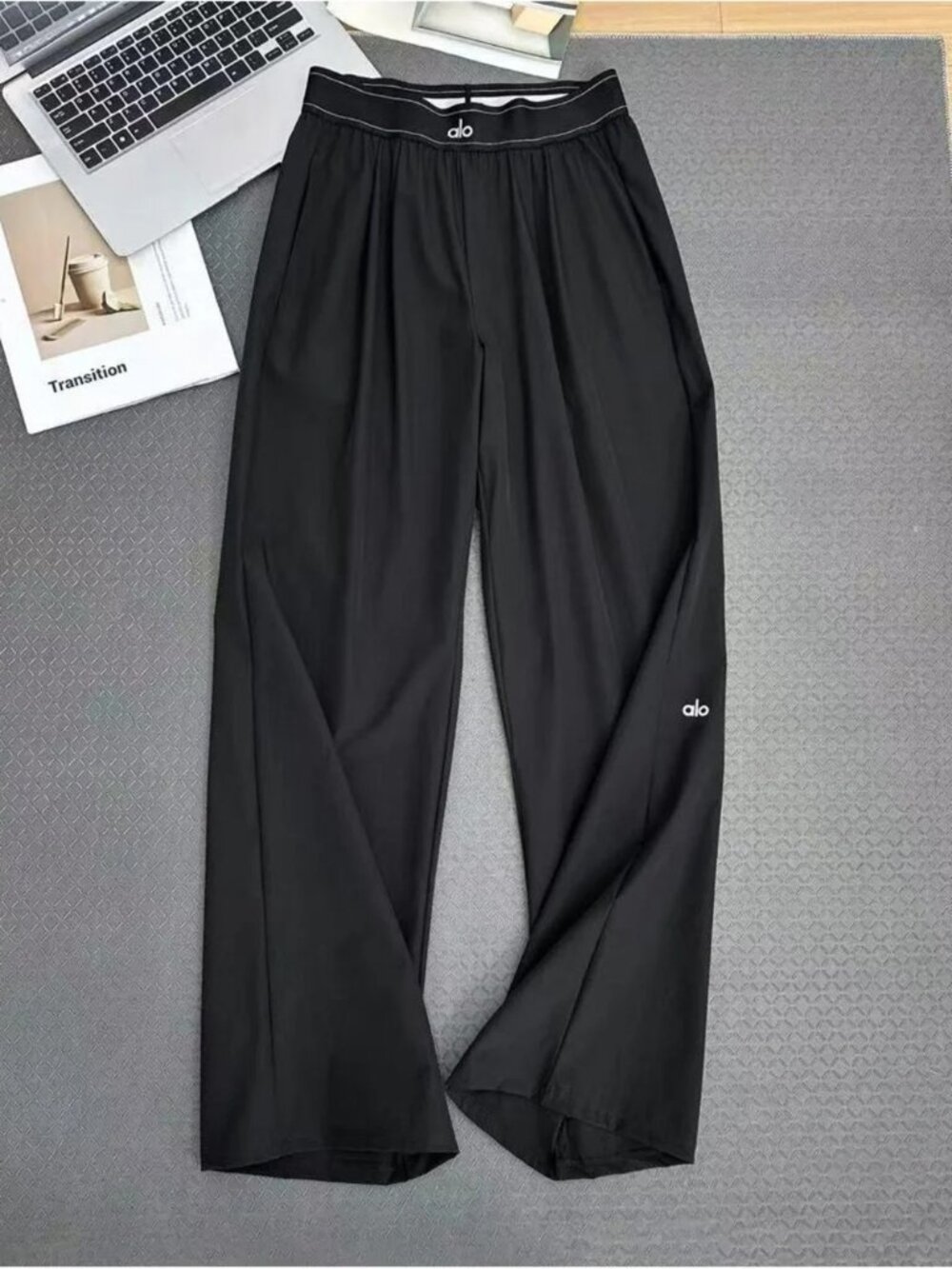 ALO Yoga Wide Leg Pants in Black
